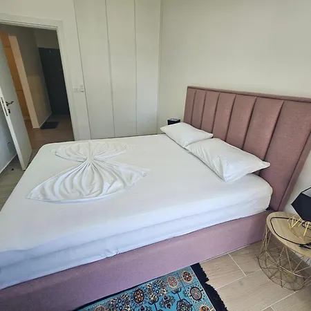 Jusal Sea View Apartmán Sarandë